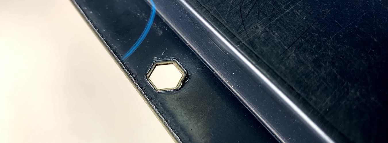 Parmak izi önleyici paslanmaz çelik levha altıgen delme resmi-1